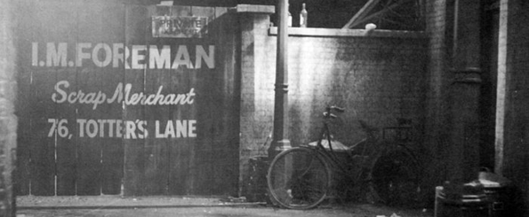 http://www.themindrobber.co.uk/all-doctor-who-pictures/an-unearthly-child-totterslane-im-foreman.gif